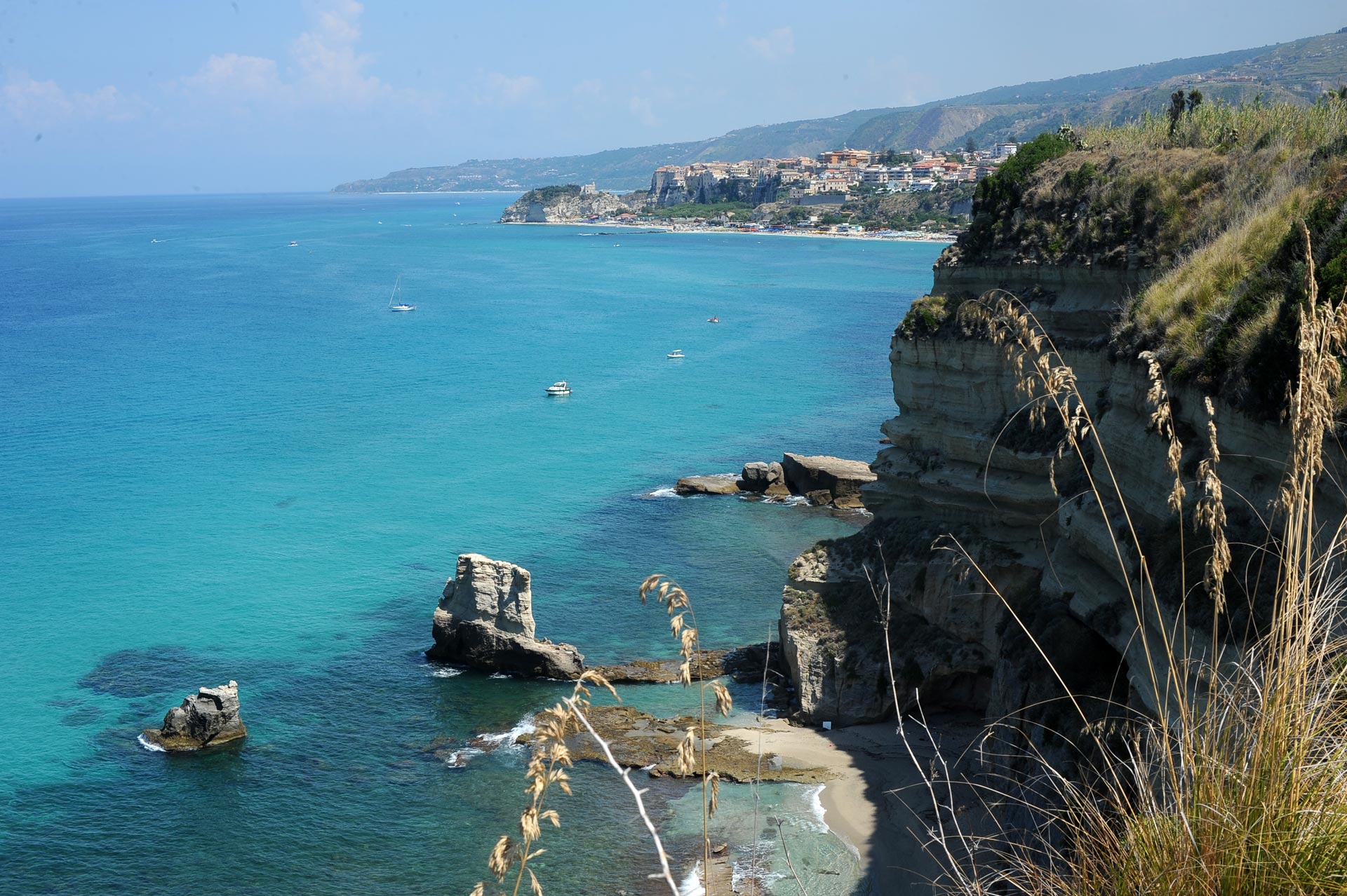 baia del sole villaggio turistico al mare lungo la costa degli dei a capo vaticano vicino tropea