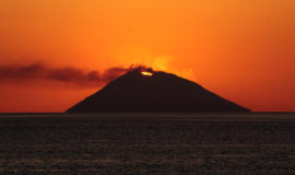 Tramonto vulcano Stromboli