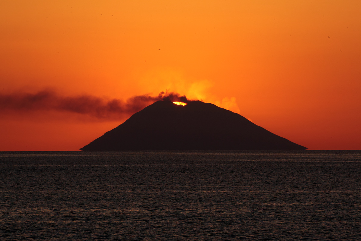 Tramonto vulcano Stromboli