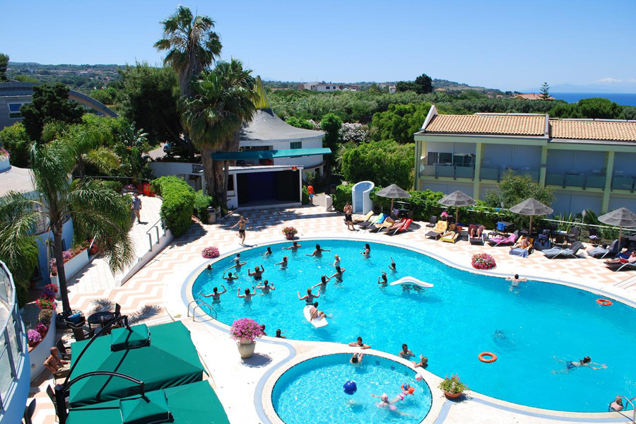 piscina hotel stromboli