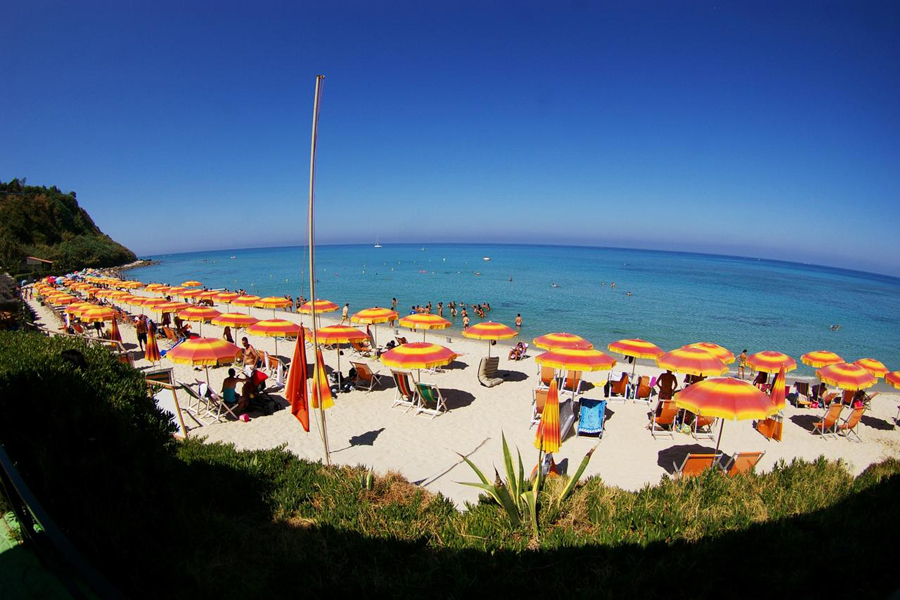 spiaggia hotel stromboli